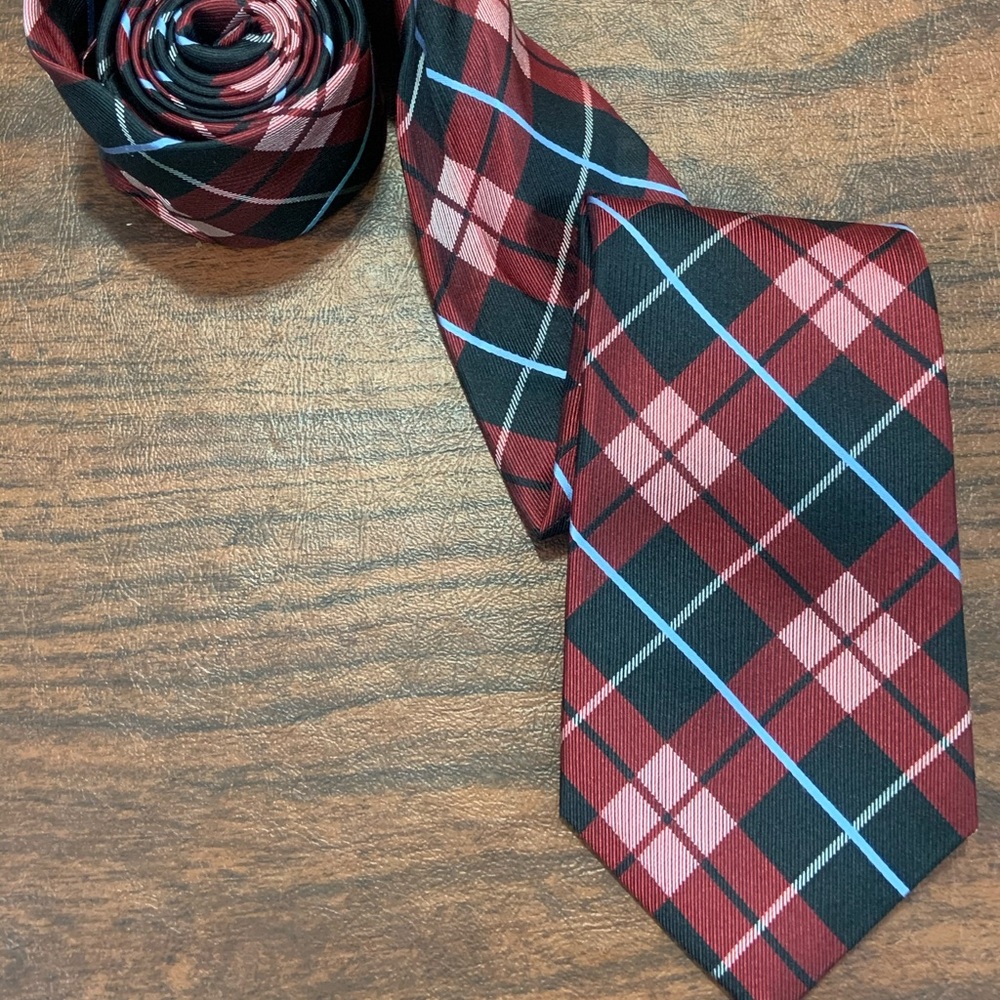 Men's Tie Necktie Chaps Burgundy Light Blue Stripe